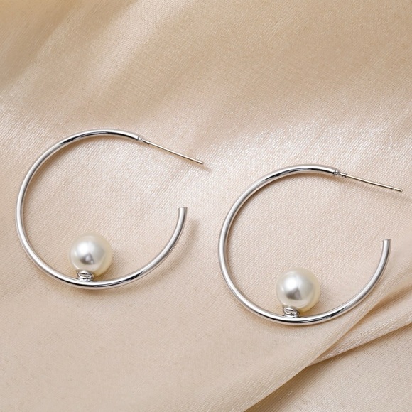 Pearl C-Hoop Earrings - Picture 5 of 8